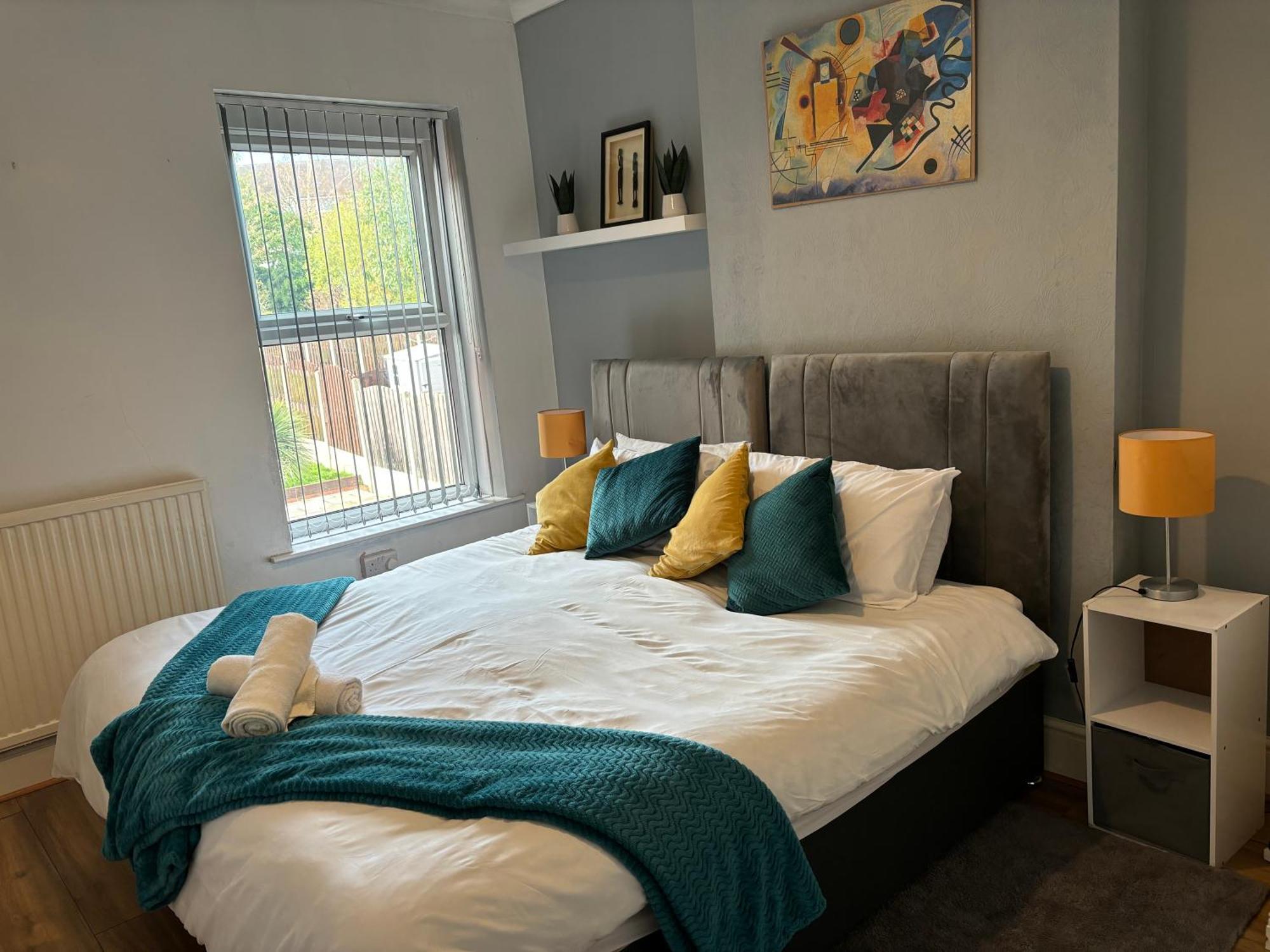 Hilltop Place Suites Near Meadowhall Sheffield Dış mekan fotoğraf